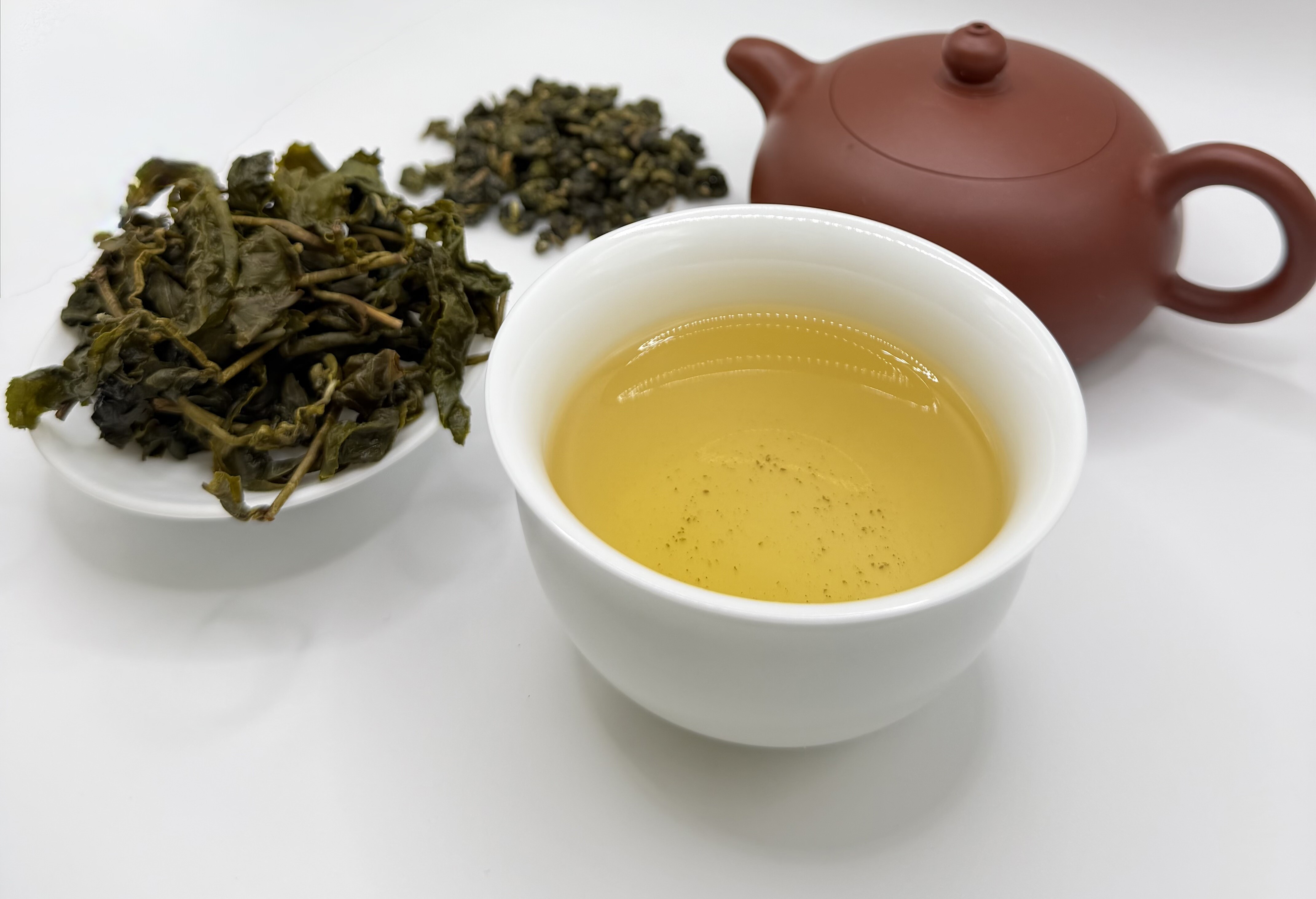 Oolong tea — leaves and infusion